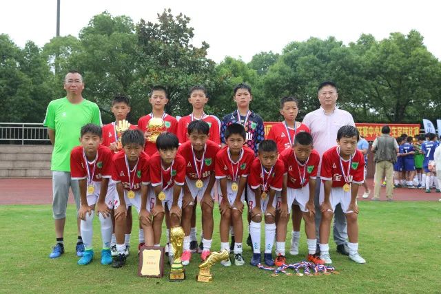 沃尔点评库兹马本场低迷表现：一次回合内连续失误